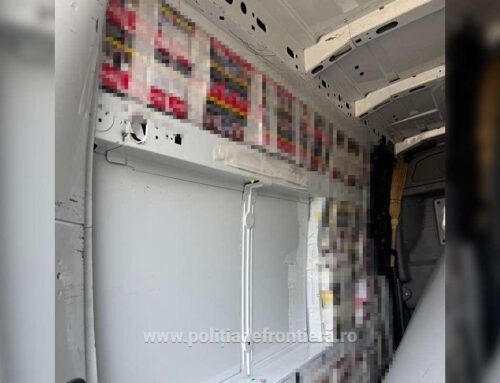 Peste 50.000 de țigarete ascunse în pereții unui microbuz și intr-un autocar, descoperite de polițiștii de frontieră